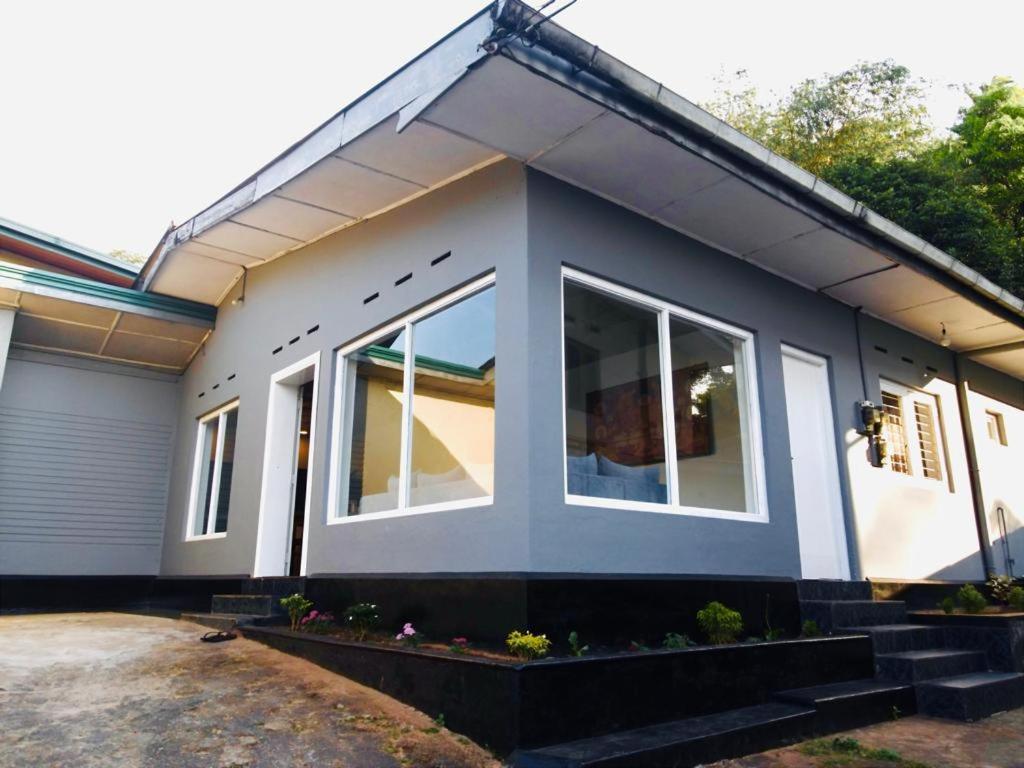 The Lake Round Guest House Kandy Exteriér fotografie