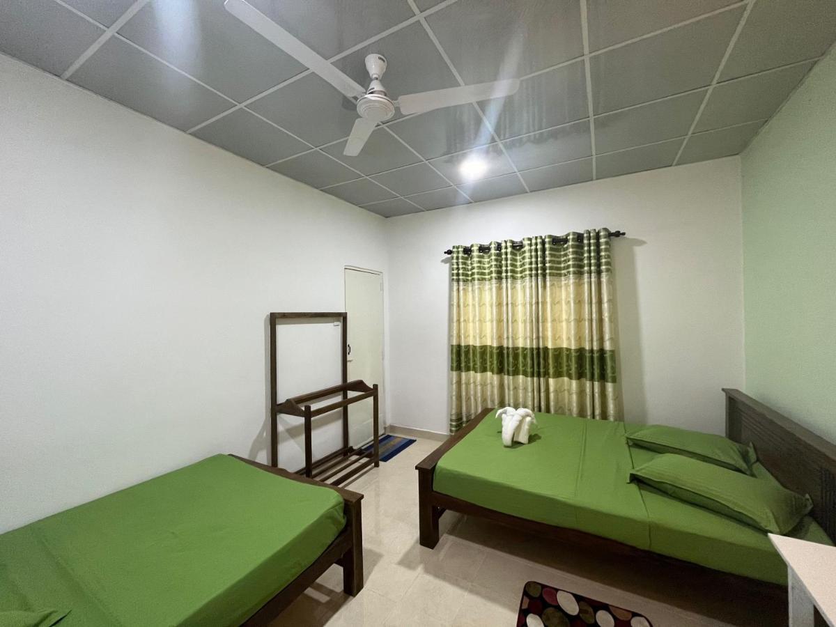 The Lake Round Guest House Kandy Exteriér fotografie
