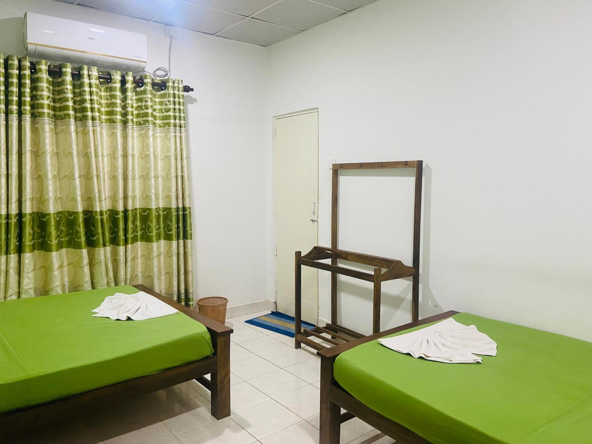 The Lake Round Guest House Kandy Exteriér fotografie